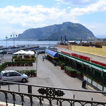 Mondello Holidays Rom bilde