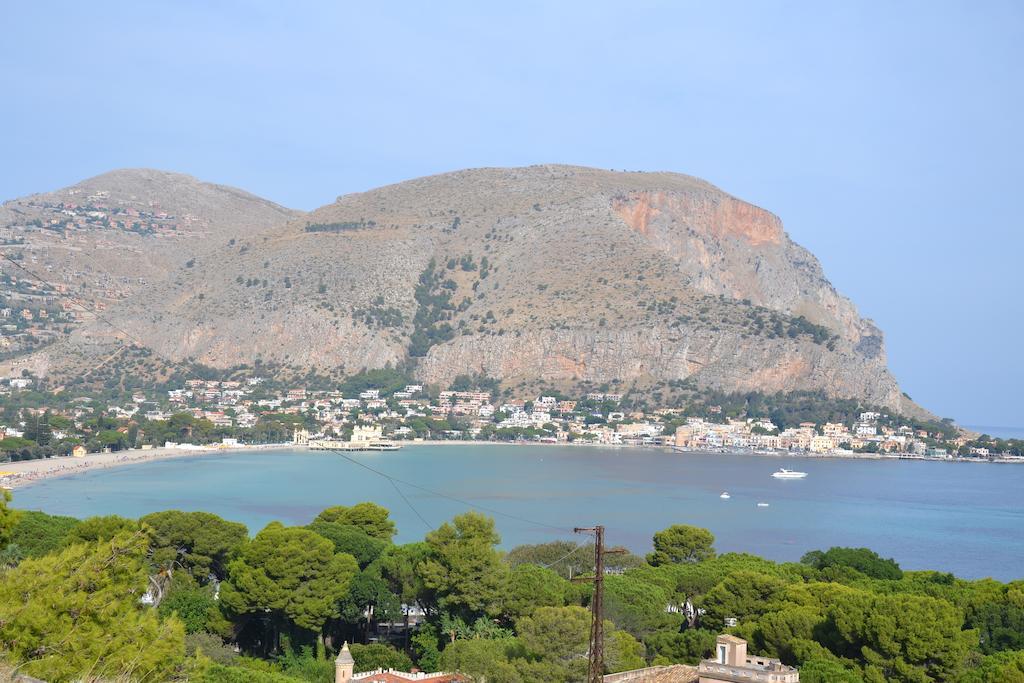 Mondello Holidays Rom bilde